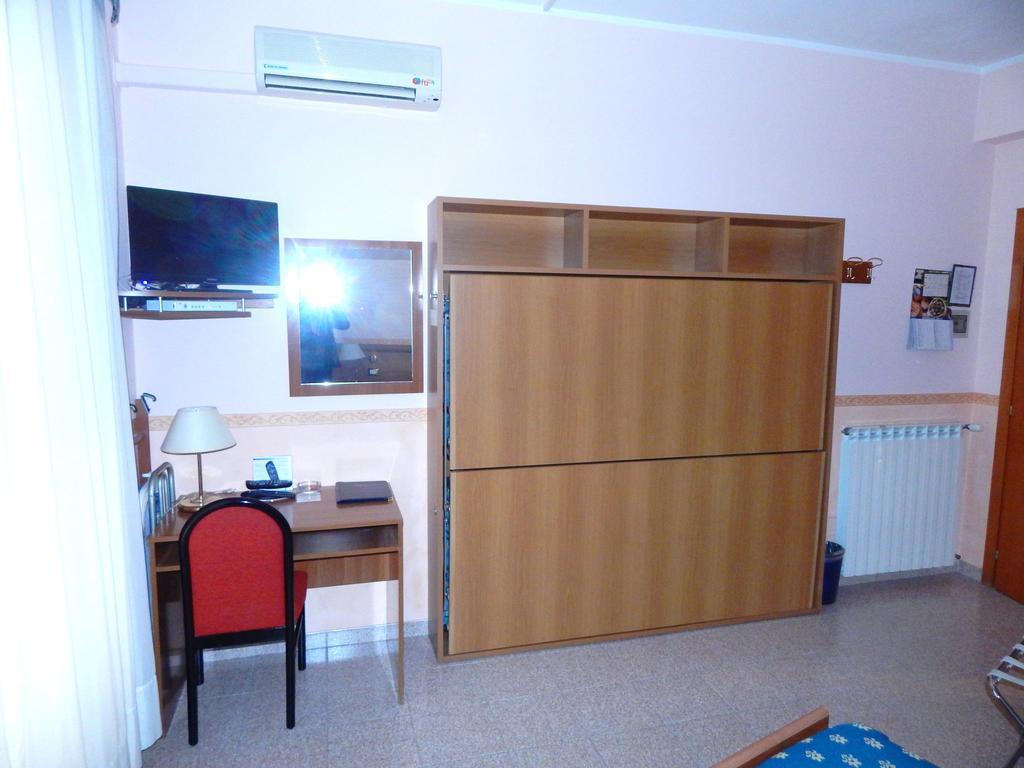 Hotel Torre Antica Loano Zimmer foto