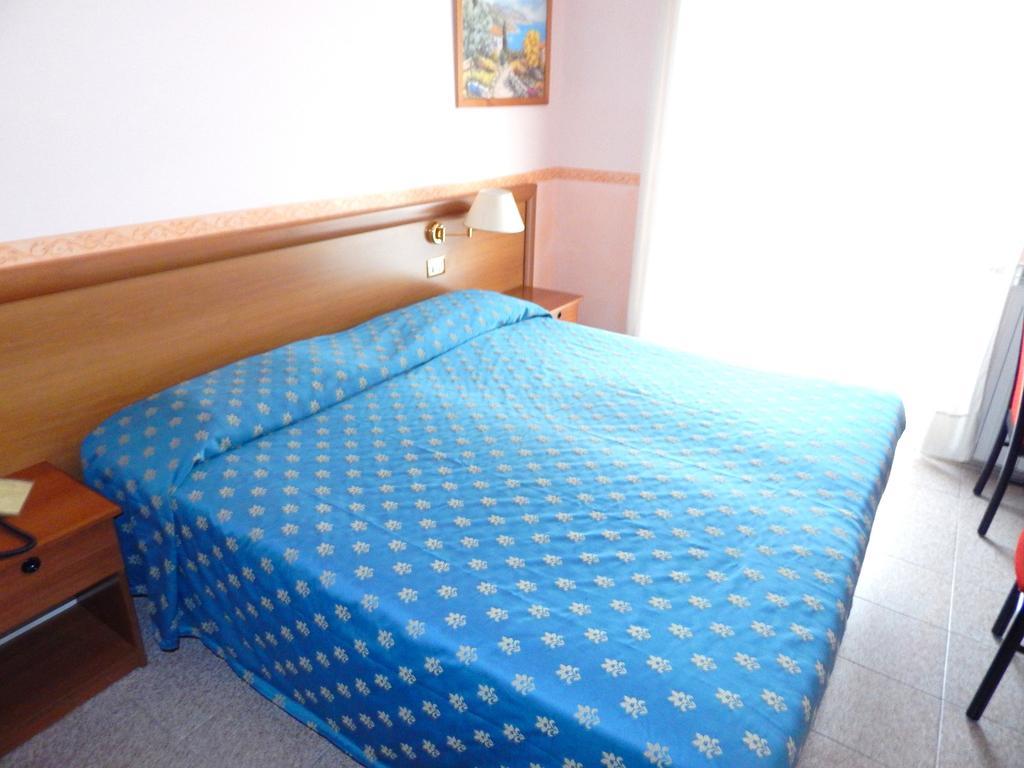 Hotel Torre Antica Loano Zimmer foto