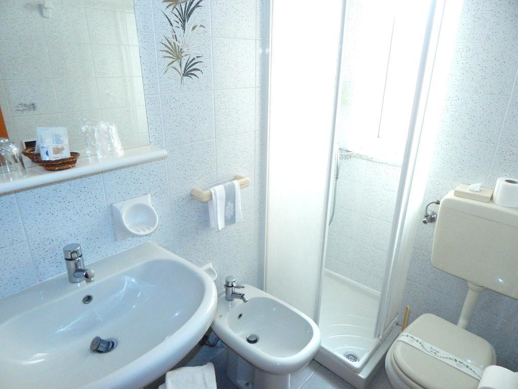 Hotel Torre Antica Loano Zimmer foto